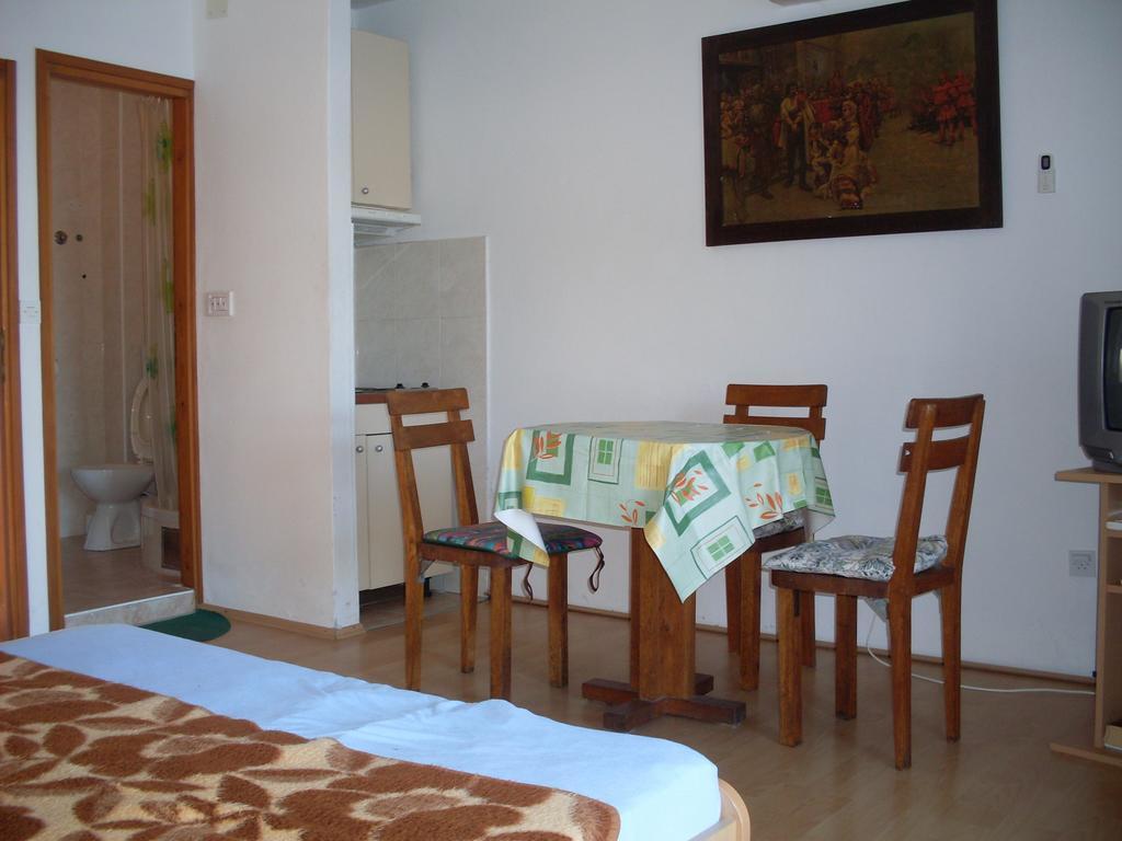 Apartments Acalinovic Vis Room photo